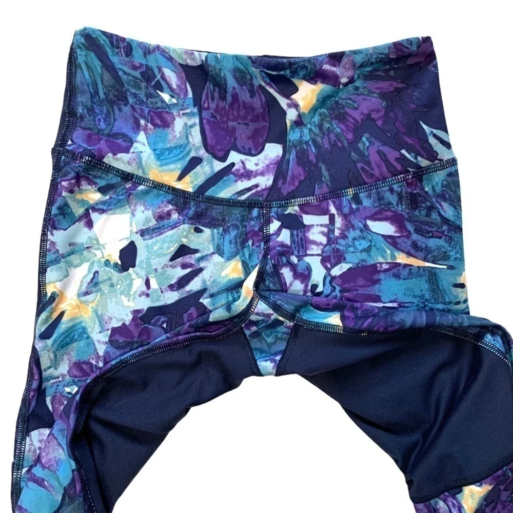 Champion Patterned Mid-Rise Mesh Capri Leggings S